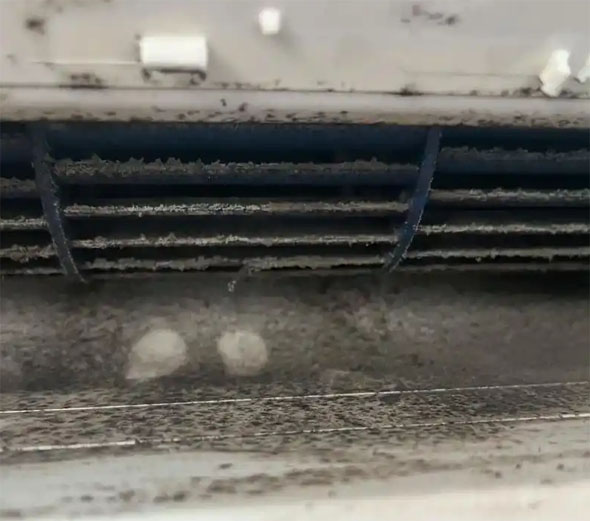 姜堰空调吹的风有股烧焦味是怎么回事